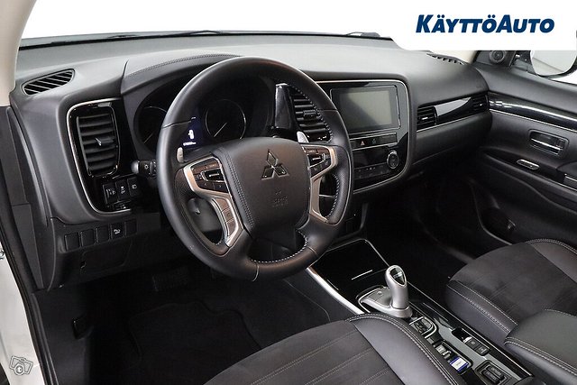 MITSUBISHI Outlander PHEV 8