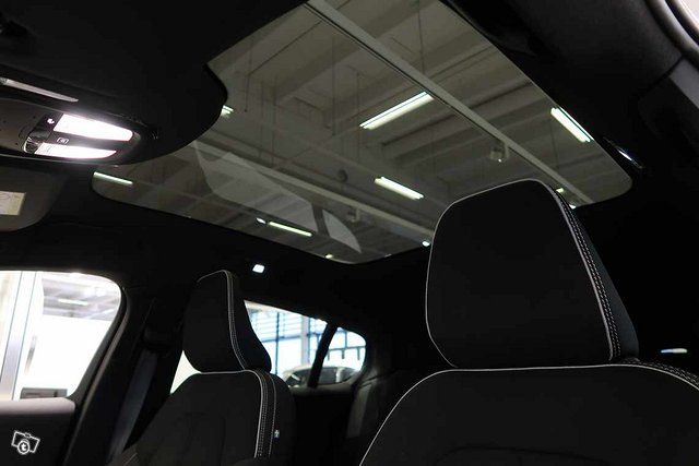 VOLVO C40 21