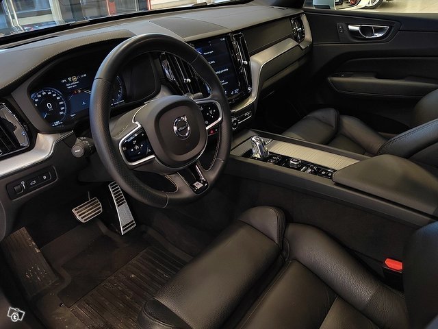 VOLVO XC60 6