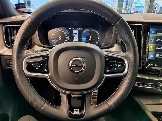 VOLVO XC60 8