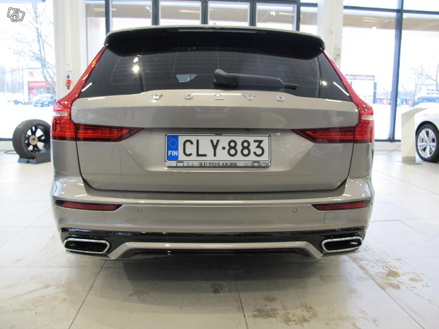 VOLVO V60 8