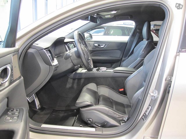 VOLVO V60 11