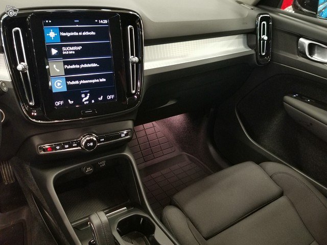 VOLVO XC40 13