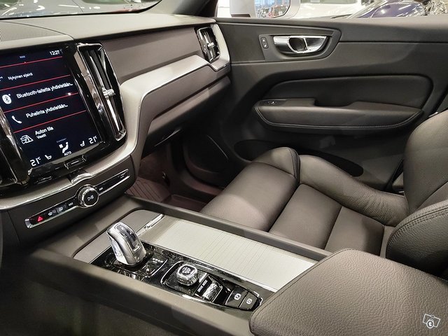 VOLVO XC60 19