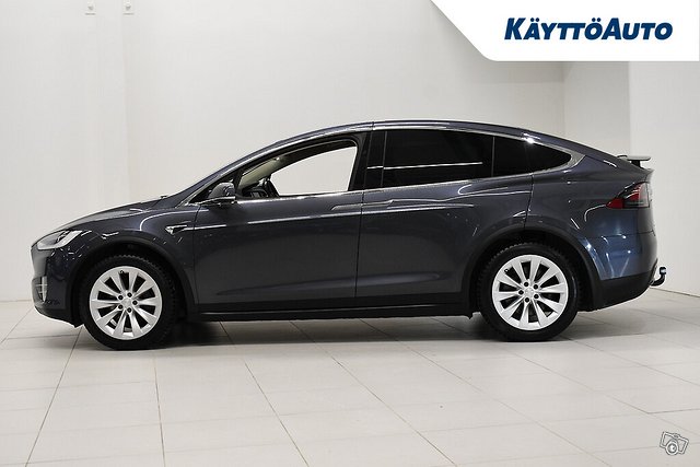 TESLA Model X 2