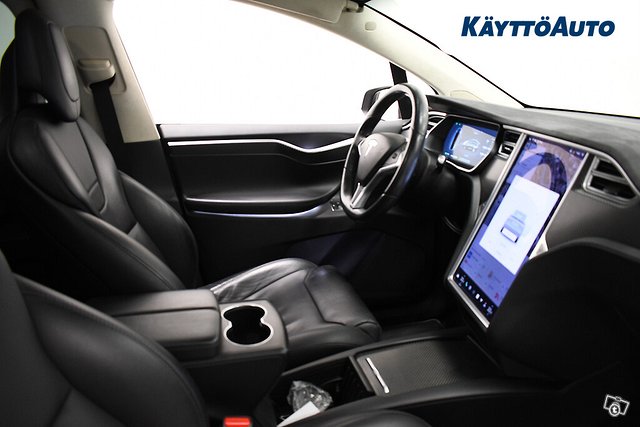 TESLA Model X 18