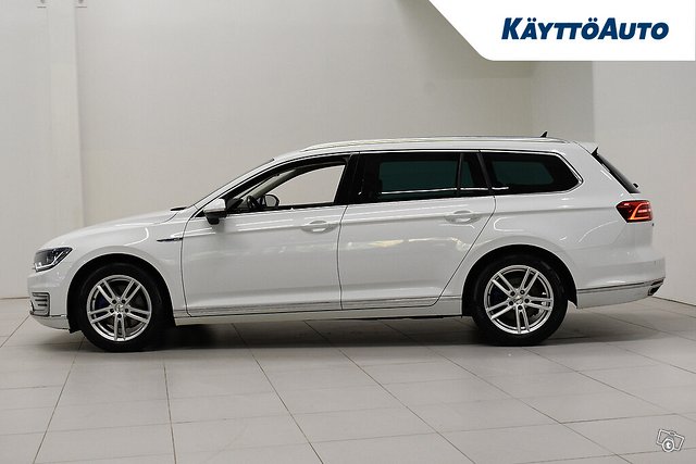 VOLKSWAGEN Passat 2
