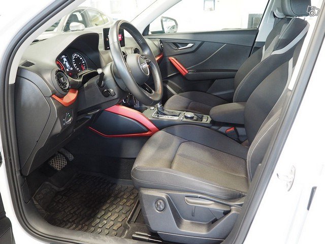 AUDI Q2 7