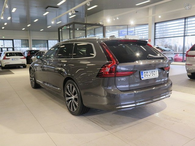 VOLVO V90 3