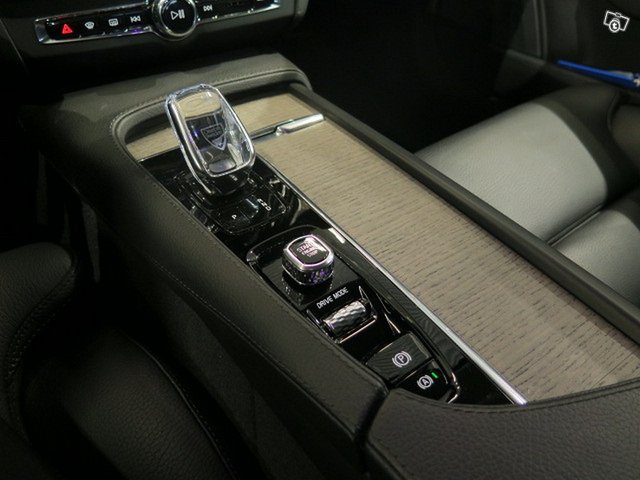 VOLVO V90 11