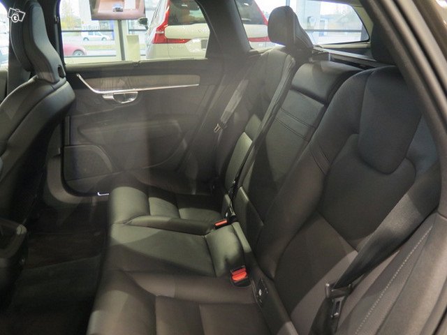 VOLVO V90 13