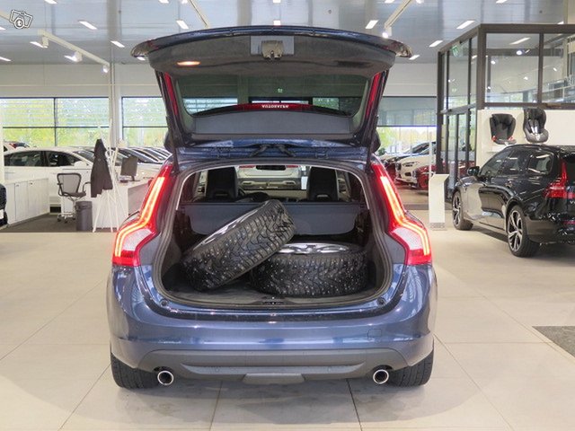 VOLVO V60 11