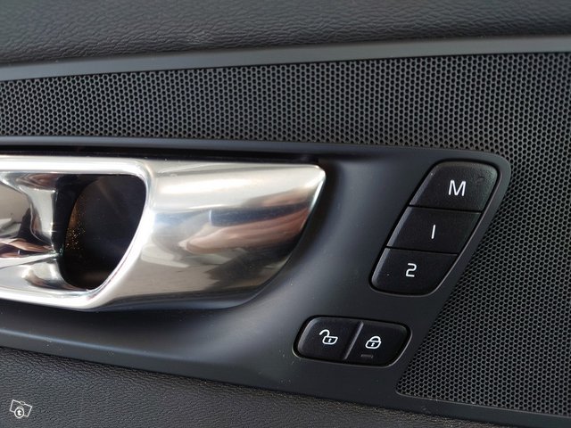 VOLVO XC60 16
