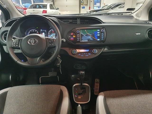 TOYOTA Yaris 16
