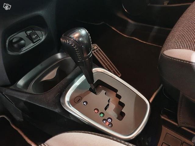 TOYOTA Yaris 23