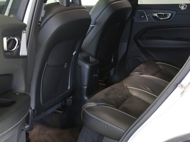VOLVO XC60 8
