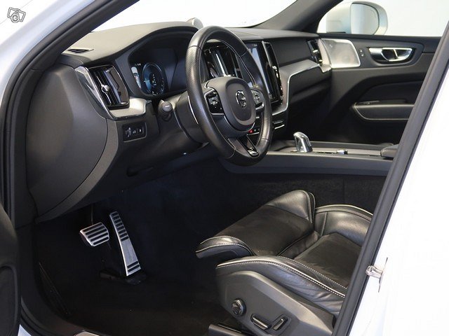 VOLVO XC60 9
