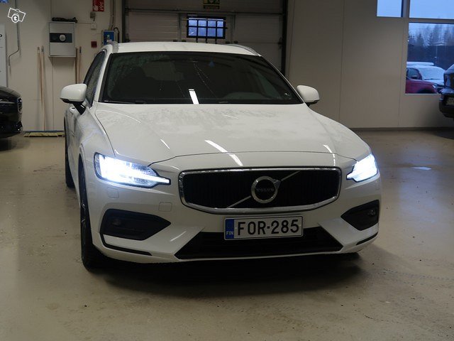 VOLVO V60 3