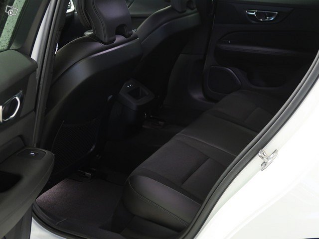 VOLVO V60 5