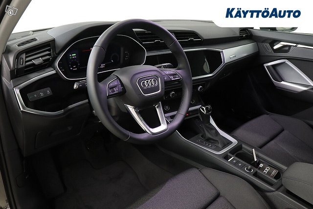 Audi Q3 9
