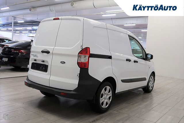 Ford Transit Courier 9