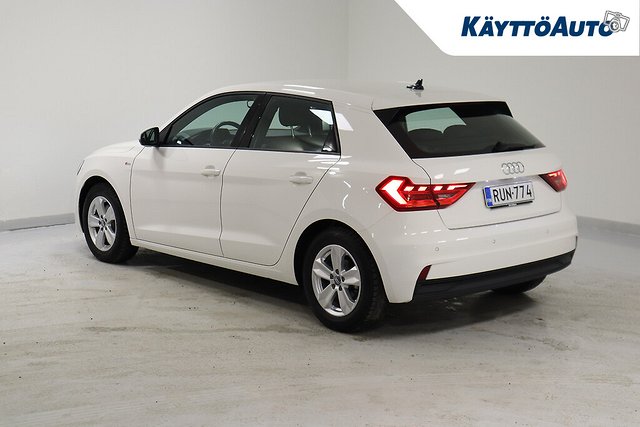 AUDI A1 6