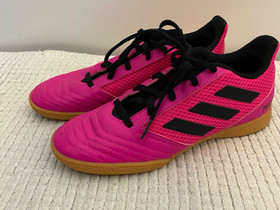 Koko 36 2/3 Adidas Predator futsal-kengät, Jalkapallo, Urheilu ja ulkoilu, Helsinki, Tori.fi Koko 36 2/3 Adidas Predator futsal-kengät, Jalkapallo, Urheilu ja ulkoilu, Helsinki, Tori.fi