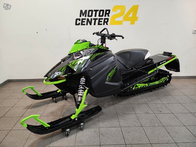 Arctic Cat M6000 ES 141" -19 1391 KM 4