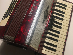 Royal Standard Pianohaitari Laukulla, Pianot, urut ja koskettimet, Musiikki ja soittimet, Raahe, Tori.fi Royal Standard Pianohaitari Laukulla, Pianot, urut ja koskettimet, Musiikki ja soittimet, Raahe, Tori.fi