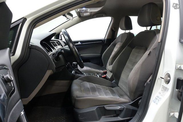 Volkswagen Golf 12