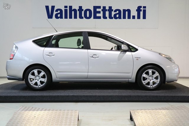 Toyota Prius 4