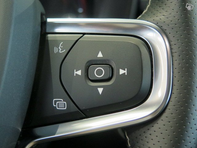 VOLVO XC40 14