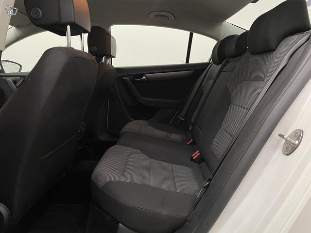 Volkswagen Passat 13