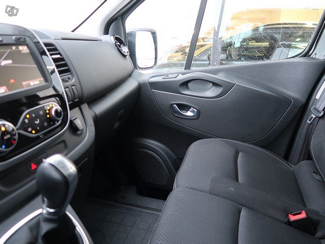 RENAULT Trafic 23