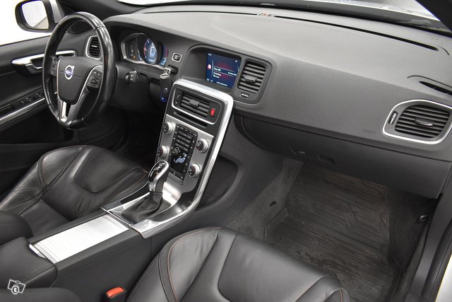 Volvo V60 16