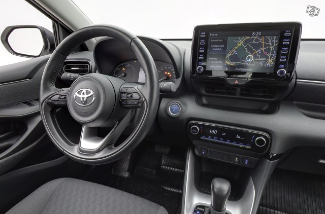 TOYOTA YARIS 9