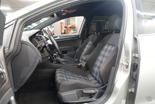 Volkswagen Golf 10