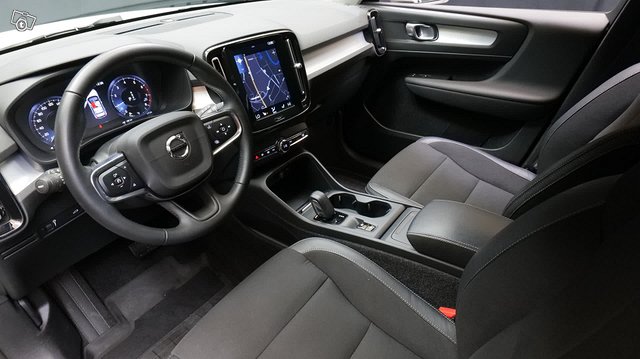 Volvo XC40 9
