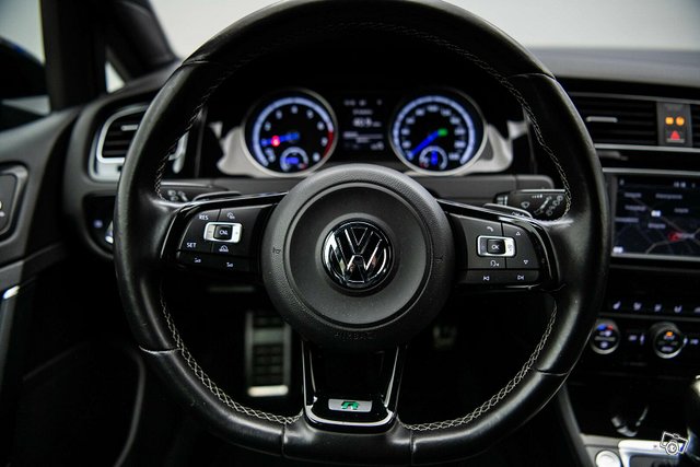 Volkswagen Golf 9