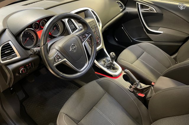 Opel Astra 8