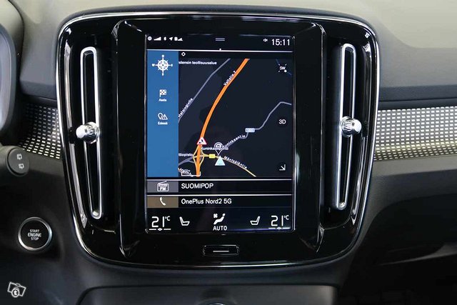 VOLVO XC40 8