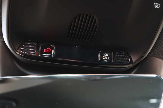 VOLVO XC40 10