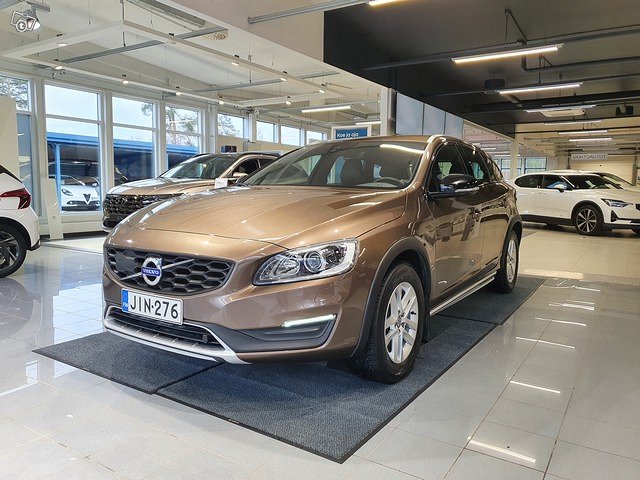 VOLVO V60 Cross Country