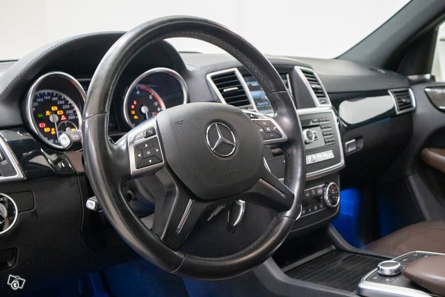 Mercedes-Benz GL 9