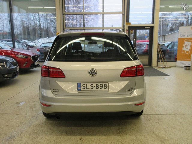 VOLKSWAGEN Golf Sportsvan 8