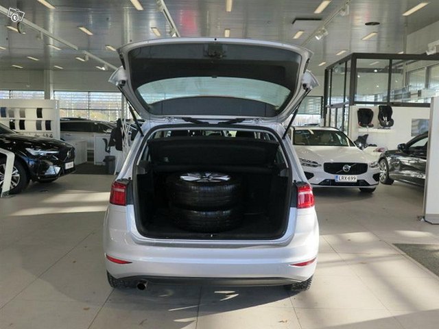 VOLKSWAGEN Golf Sportsvan 15