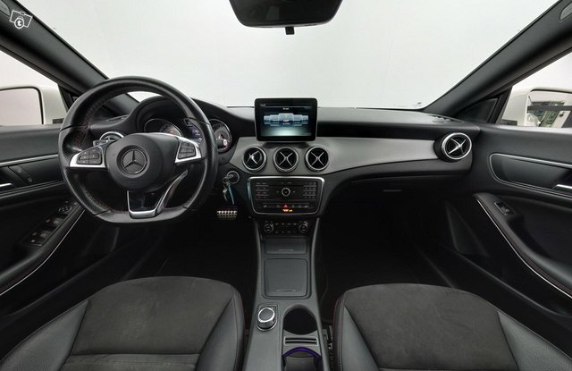 Mercedes-Benz CLA 7