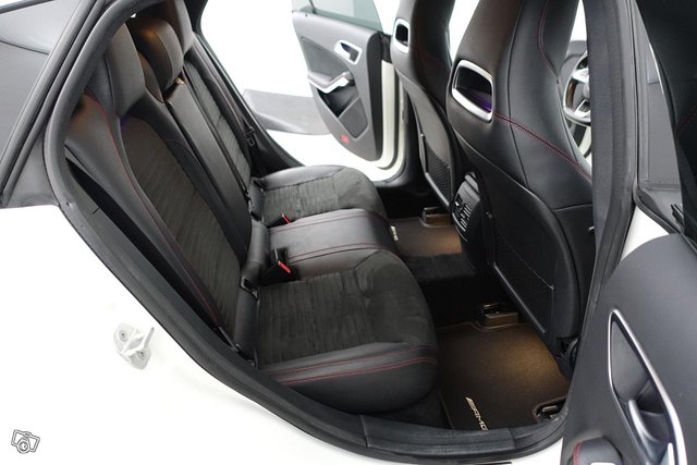 Mercedes-Benz CLA 13