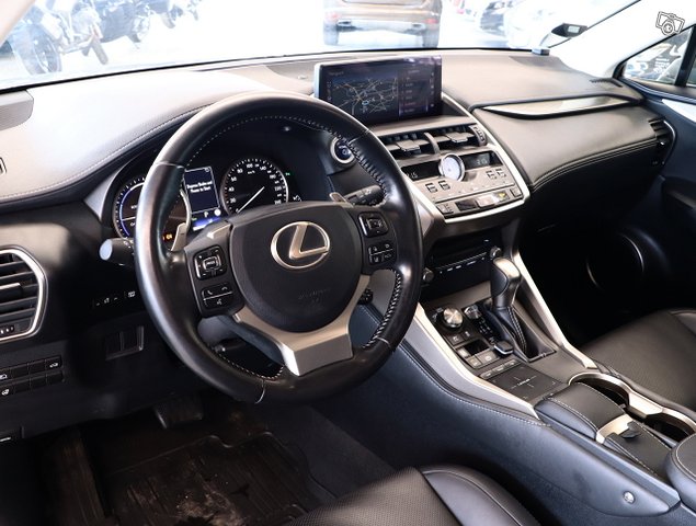 Lexus NX 10