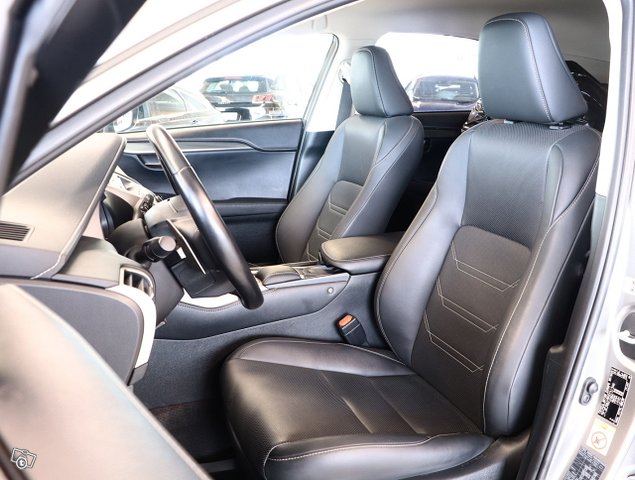 Lexus NX 16